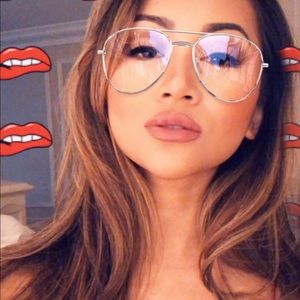 Meet your Posher, Lola